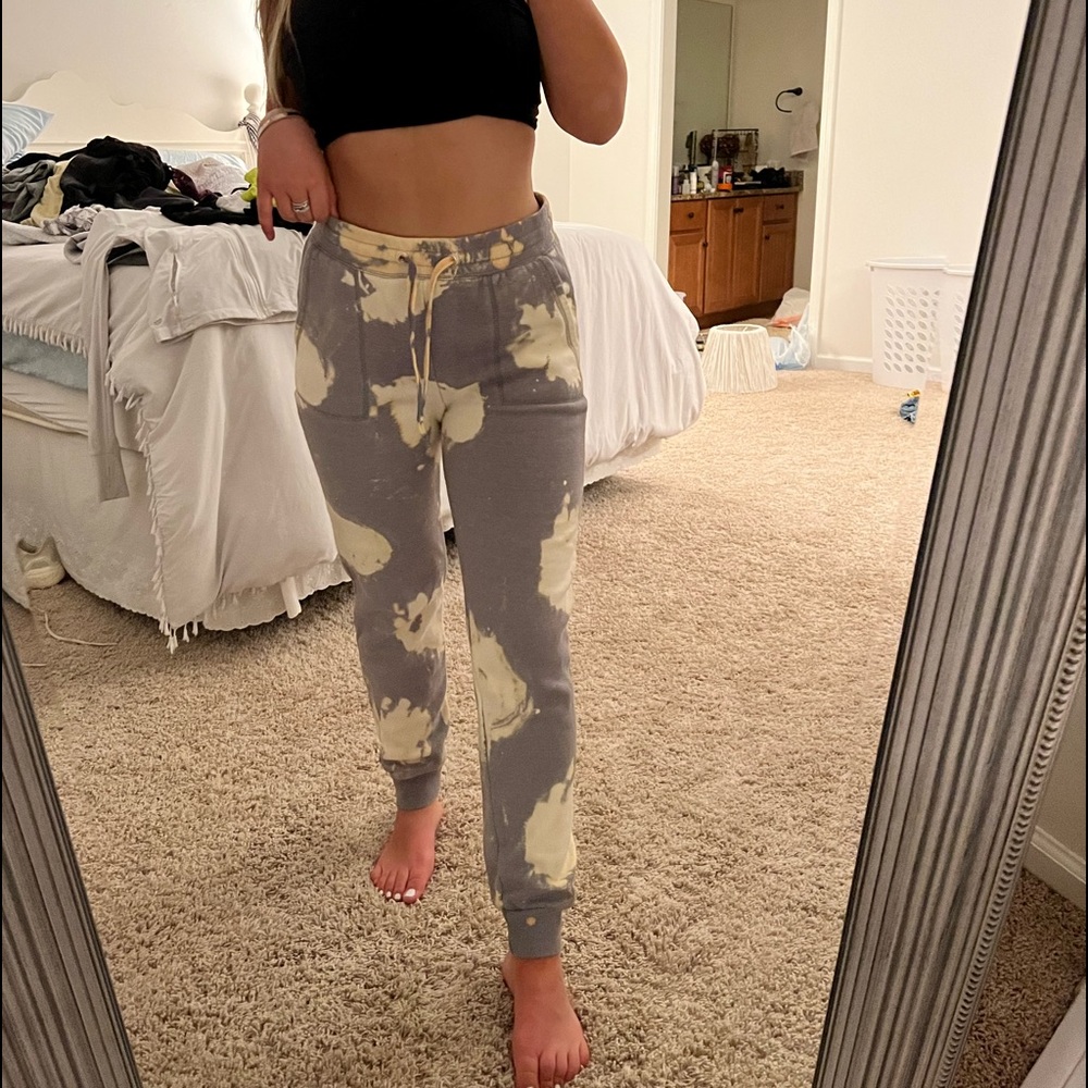 Forever21 BLEACHED WASH FLEECE SWEATPANTS